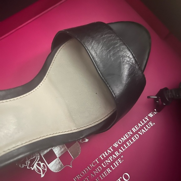 Vince Camuto Black shoes 7.5 - Picture 4 of 8